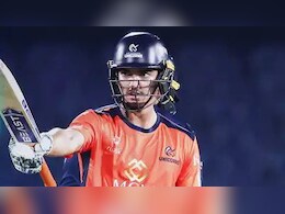 'अरे दीवानों मुझे पहचानो', कौन हैं संजय कृष्णमूर्ति? जिन्होंने धोनी के लाडले को धो डाला, एक ओवर में जड़े 4 छक्के 'अरे दीवानों मुझे पहचानो', कौन हैं संजय कृष्णमूर्ति? जिन्होंने धोनी के लाडले को धो डाला, एक ओवर में जड़े 4 छक्के