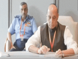 और छोड़ दिया पेन… वो लम्हा जब रक्षा मंत्री राजनाथ ने SCO के दस्तावेज पर साइन करने से किया इनकार और छोड़ दिया पेन… वो लम्हा जब रक्षा मंत्री राजनाथ ने SCO के दस्तावेज पर साइन करने से किया इनकार