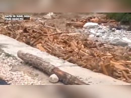 हिमाचल में कहर बनकर फटा बादल, नदियों में समाईं गाड़ियां, दिल दहला देने वाले इन वीडियो को देखकर कांप उठेगा कलेजा हिमाचल में कहर बनकर फटा बादल, नदियों में समाईं गाड़ियां, दिल दहला देने वाले इन वीडियो को देखकर कांप उठेगा कलेजा