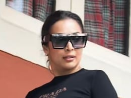 Malaika Arora Looks Street Style Chic In A Black Crop Top And Track Pants Malaika Arora Looks Street Style Chic In A Black Crop Top And Track Pants