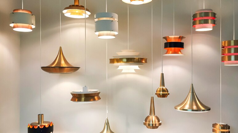 इन Lamps के साथ अपने Bedroom को बनाएं Luxury और Unique, खरीदें इन्हें 1000 रुपये से भी कम में इन Lamps के साथ अपने Bedroom को बनाएं Luxury और Unique, खरीदें इन्हें 1000 रुपये से भी कम में