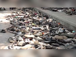 बेंगुलरू भगदड़ की CM सिद्धारमैया ने कुंभ से की तुलना, हमलावर बीजेपी ने बोली ये बात बेंगुलरू भगदड़ की CM सिद्धारमैया ने कुंभ से की तुलना, हमलावर बीजेपी ने बोली ये बात