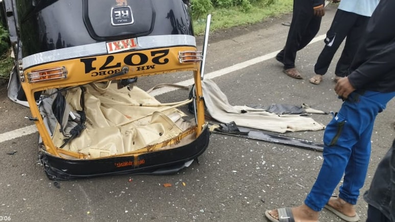 Akola News : ट्रकच्या धडकेत ऑटो पलटी, प्रवासी फेकले गेले! 2 जण जागेवरच ठार