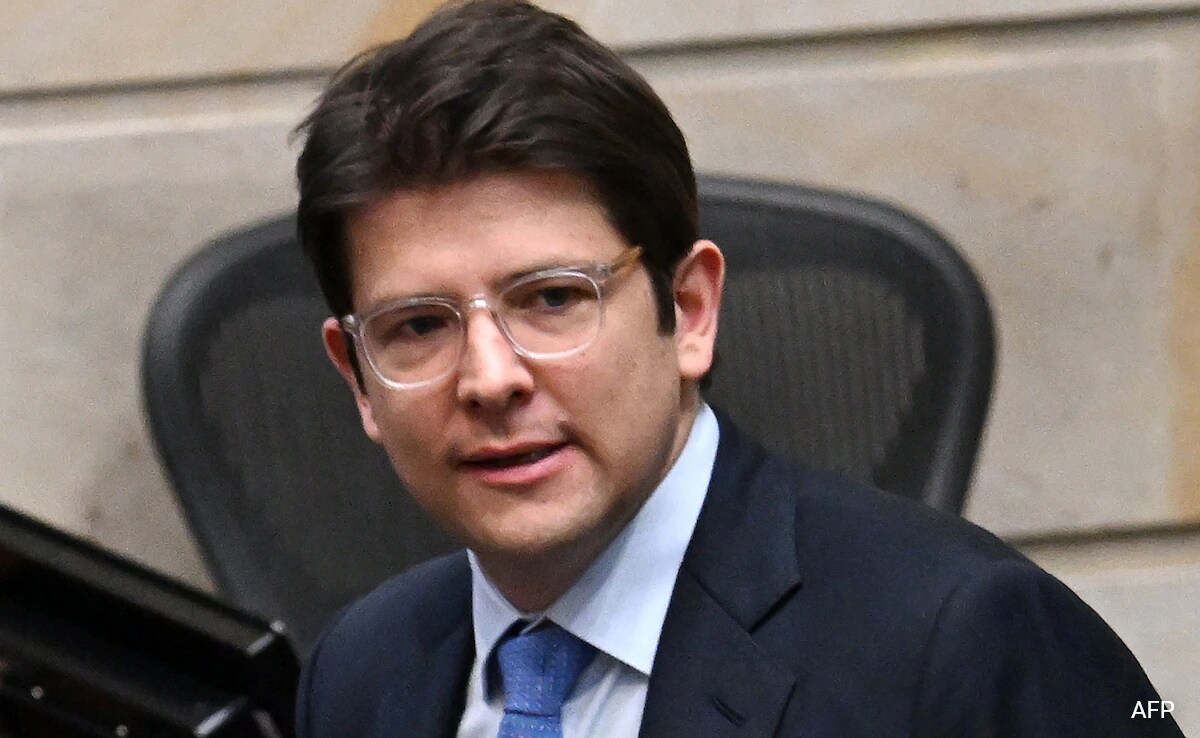 Богота Колумбийски сенатор и президентска надежда чиято стрелба на политически