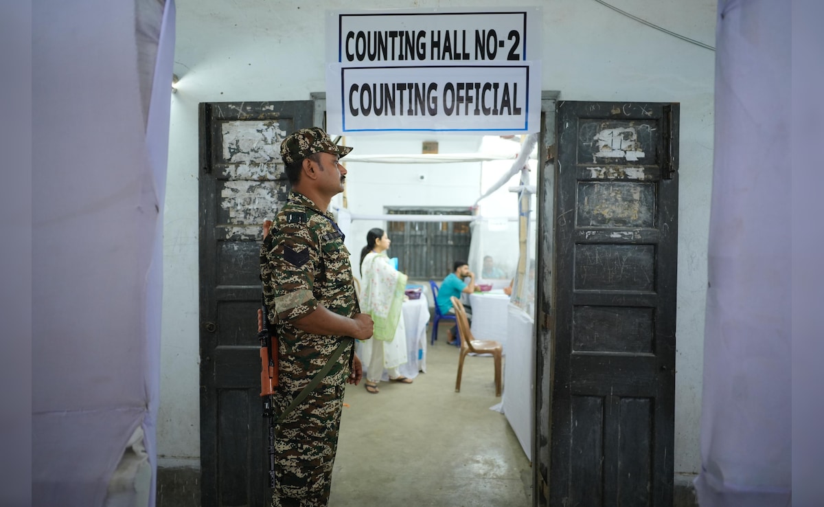 Paramilitary trooper outside a counting hall in West Bengals Kaliganj. 
