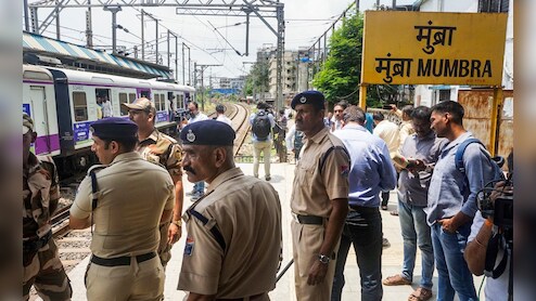 Mumbra Local Train Accident : तो प्रवासी अपघातासाठी कारणीभूत? दोन्ही लोकलमध्ये होते अवघे 0.75 मीटरचं अंतर