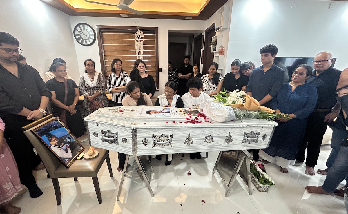 Clive Kunder lived with his elderly parents and a younger sister in Mumbai. Clive Kunder lived with his elderly parents and a younger sister in Mumbai.