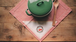 5 Surprisingly Useful Reasons To Start Cooking With A Lid