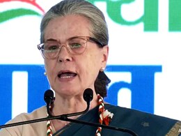 सोनिया गांधी के खिलाफ केस दर्ज करने की दिल्ली के कोर्ट में याचिका, जानिए क्या लगाए आरोप