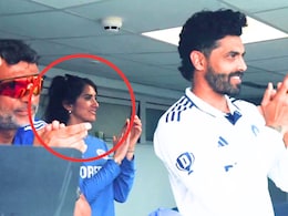 IND Vs ENG Test Match: टीम इंडियाच्या ड्रेसिंग रुममध्ये दिसलेली मिस्ट्री गर्ल कोण? IND Vs ENG Test Match: टीम इंडियाच्या ड्रेसिंग रुममध्ये दिसलेली मिस्ट्री गर्ल कोण?