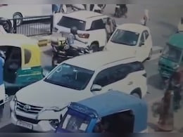 Video: Cop, Driving On Wrong Side, Slaps Colonel In Front Of Wife, Daughter In Lucknow Video: Cop, Driving On Wrong Side, Slaps Colonel In Front Of Wife, Daughter In Lucknow