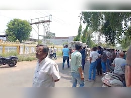 बिजली लाइन से टकराई सीढ़ी, 6 श्रमिकों को लगा करंट; तीन की मौके पर मौत और 3 घायल बिजली लाइन से टकराई सीढ़ी, 6 श्रमिकों को लगा करंट; तीन की मौके पर मौत और 3 घायल