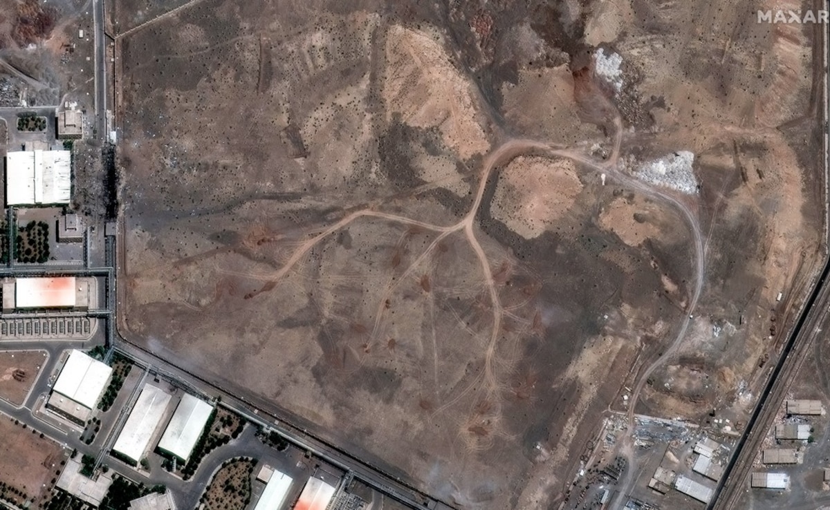 Image shows closer view of new vehicle tracks and dirt piles over underground centrifuge facility at Natanz Enrichment Facility | See hi-res image here