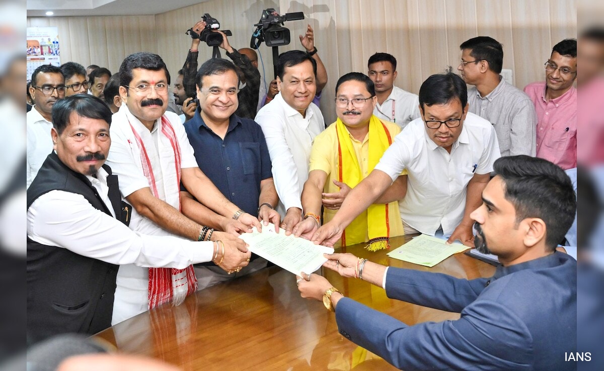 Гувахати Двама кандидати за NDA Kanad Purkayastha на BJP