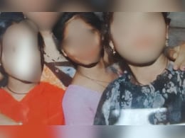 पिता से लिए 40 रुपये, फिर आईसक्रीम खाने निकलीं 3 बहनें अचानक हुईं गायब, जानिए पूरा मामला पिता से लिए 40 रुपये, फिर आईसक्रीम खाने निकलीं 3 बहनें अचानक हुईं गायब, जानिए पूरा मामला