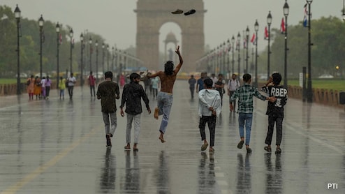 Rain Lashes Parts Of Delhi, Weather Office Issues Yellow Alert
