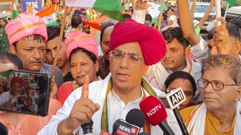 Vijay Bainsla: "सरकार की चिट्ठी नहीं आई तो हम सड़क-रेल मंत्रालय बांट लेंगे", विजय बैंसला ने पटरी रोकने के दिए संकेत Vijay Bainsla: "सरकार की चिट्ठी नहीं आई तो हम सड़क-रेल मंत्रालय बांट लेंगे", विजय बैंसला ने पटरी रोकने के दिए संकेत