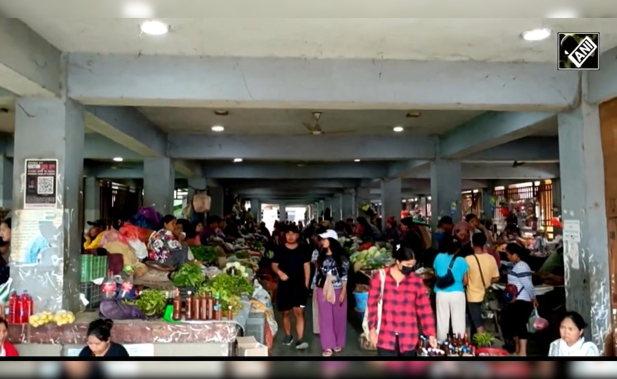 Churachandpur Manipur Продължителните блокади на магистралите и нарушените транспортни маршрути