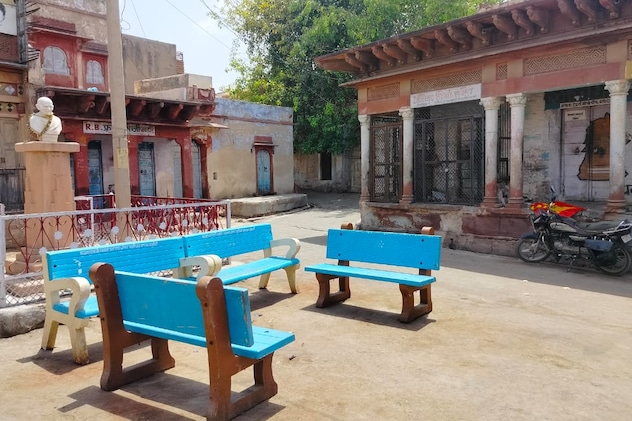 फालोदी के सट्टा बाजार के सभी व्यापारी दांव लगाने को तैयार रहते हैं. फालोदी के सट्टा बाजार के सभी व्यापारी दांव लगाने को तैयार रहते हैं.