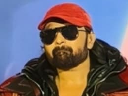 हिमेश रेशमिया ने बीच कॉन्सर्ट में पूछा 'रेगुलर गाऊं या नाक से...' देखें मजेदार वीडियो हिमेश रेशमिया ने बीच कॉन्सर्ट में पूछा 'रेगुलर गाऊं या नाक से...' देखें मजेदार वीडियो