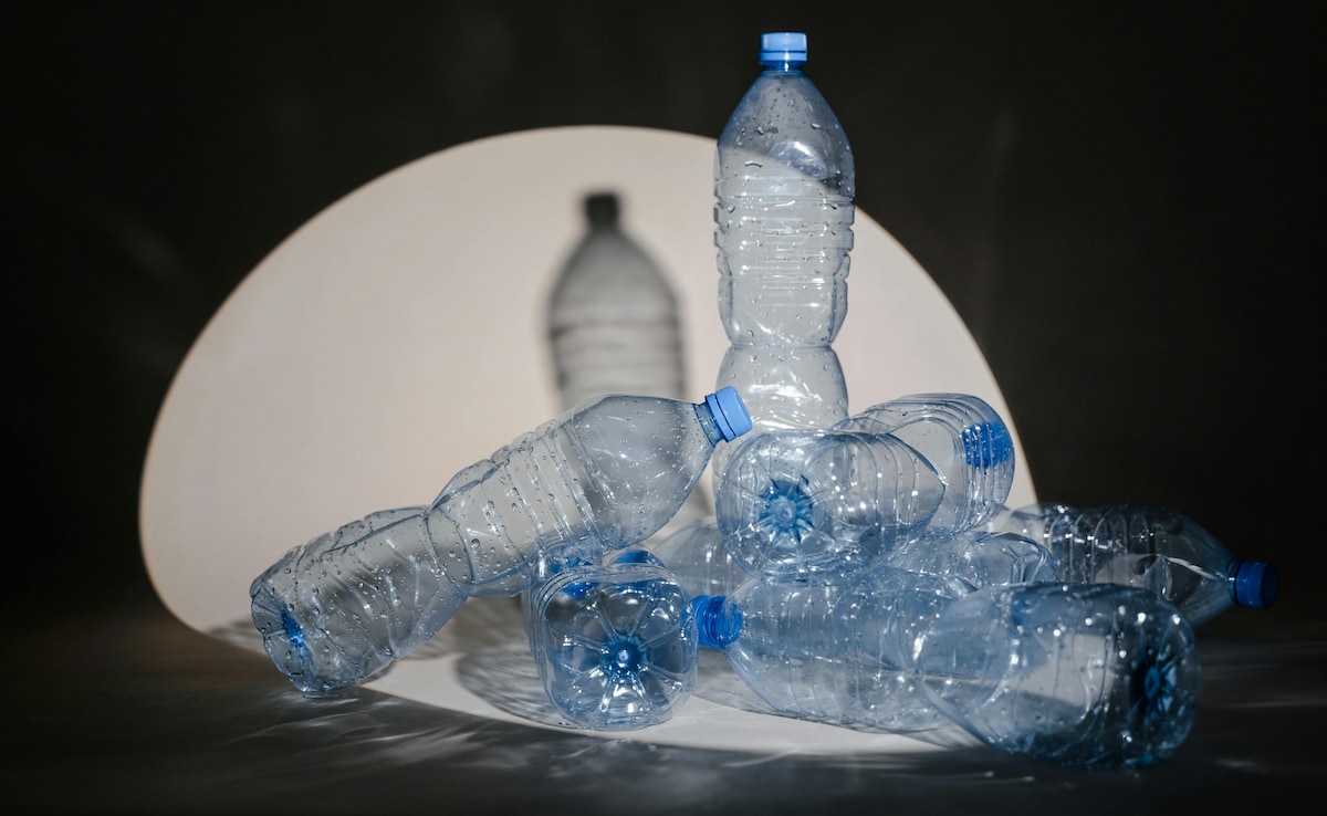 Nutritionist Warns Against Plastic Bottles And Their Impact On PCOS