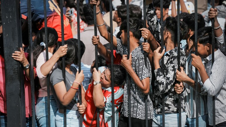 चिन्नास्वामी भगदड़ मामले में बड़ा एक्शन, बेंगलुरु पुलिस कमिश्नर सहित कई अधिकारी सस्पेंड