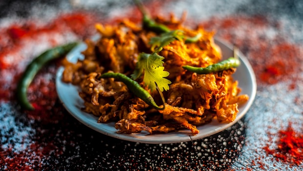 Maharashtrian Food: Kanda bhaji is a crisp fried snack loved by many Maharashtrian Food: Kanda bhaji is a crisp fried snack loved by many