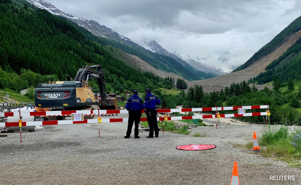 Търсене на партита съчетаващи швейцарското алпийско село което е погребано