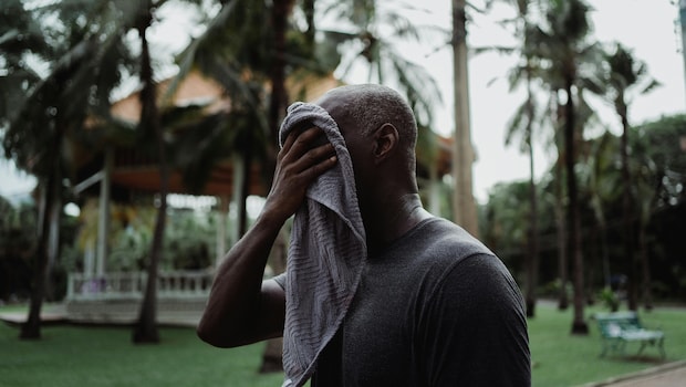 How To Avoid Sweat Patches And Sweat Stains In Monsoon