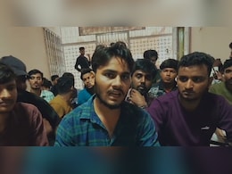 BJP नेता के भाई ने हॉस्टल में घुसकर छात्र पर तान दी पिस्टल, छात्रों ने यूनिवर्सिटी गेट पर किया प्रदर्शन