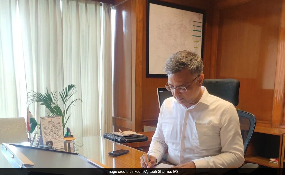 Новоназначеният главен секретар на Раджастан Energy Ajitabh Sharma предизвика разговор