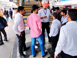 Mumbai Local : फर्स्ट क्लासमध्ये वैध तिकिटाशिवाय प्रवास करणं पडेल महागात; 16 जूनपासून CR ची नवी मोहीम