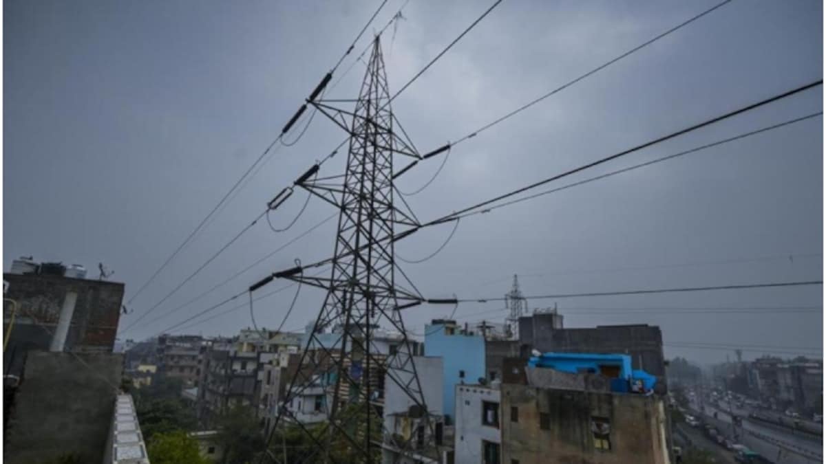 Rajasthan Weather: हाई टेंशन लाइन का तार टूटकर लोहे के पलंग पर गिरा, सोते  हुए 7 लोग झुलसे; 4 की हालत गंभीर | Rajasthan Weather: 7 people got burnt  due to breaking