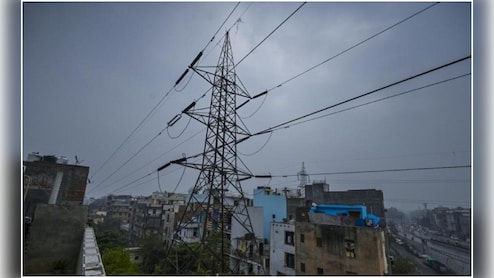 राजगढ़ के मेडिकल कॉलेज में दूसरा हादसा, हाईटेंशन लाइन की चपेट में आया मजदूर; प्राइवेट पार्ट सहित 70% जला शरीर