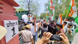 जयपुर में चिरंजीवी स्वास्थ्य बीमा योजना के लिए हंगामा, युवा कांग्रेस का प्रदर्शन; कलेक्ट्रेट के बाहर पुलिस से झड़प