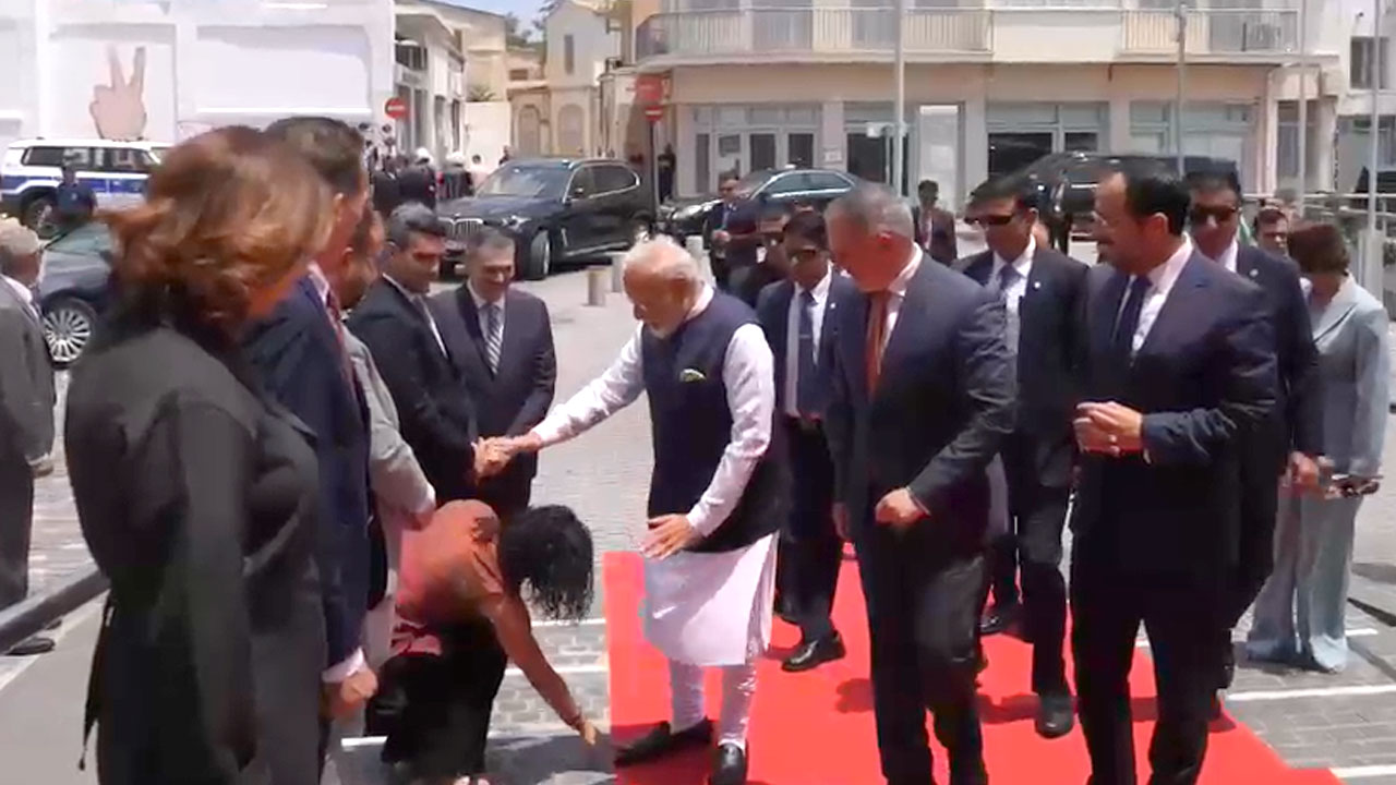 In Cyprus, A Surprise Greeting For PM Modi, Local Official Touches His Feet