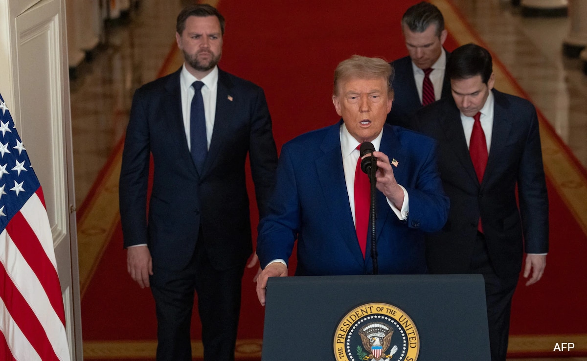 Съединени щати Американският президент Доналд Тръмп даде кратки забележки от