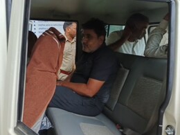 Rajasthan: सहदेव हत्याकांड का मुख्य आरोपी गिरफ्तार, लव मैरिज से नाराज चाचा ने युवक को उतारा था मौत के घाट Rajasthan: सहदेव हत्याकांड का मुख्य आरोपी गिरफ्तार, लव मैरिज से नाराज चाचा ने युवक को उतारा था मौत के घाट
