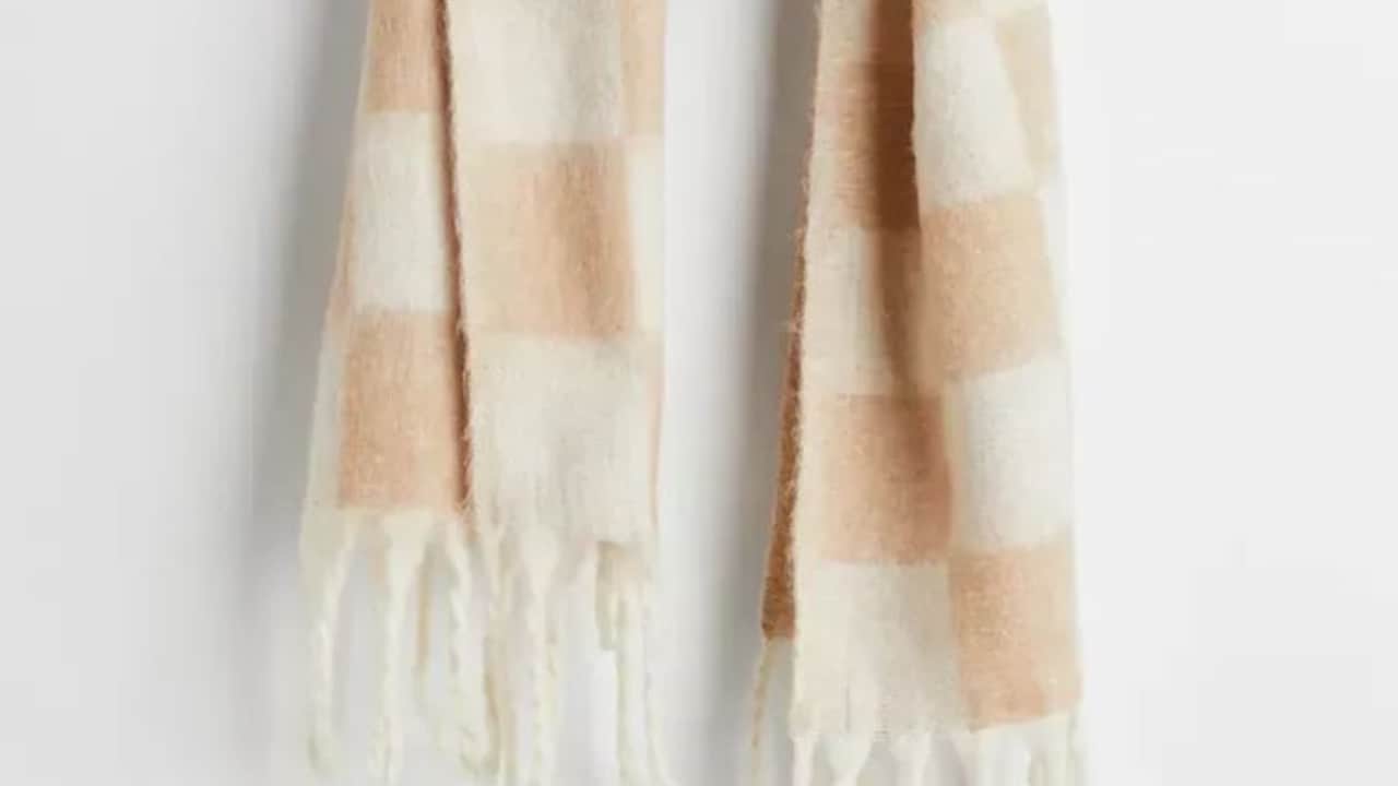 Best Scarves Under ₹500 For Stylish Budget Accessorising In 2025