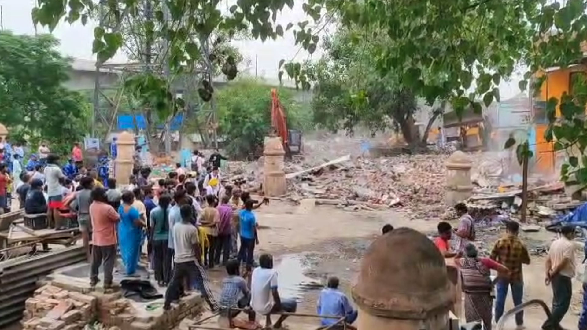 Demolition Drive In Delhi's Jangpura, 350 Illegal Slums Demolished