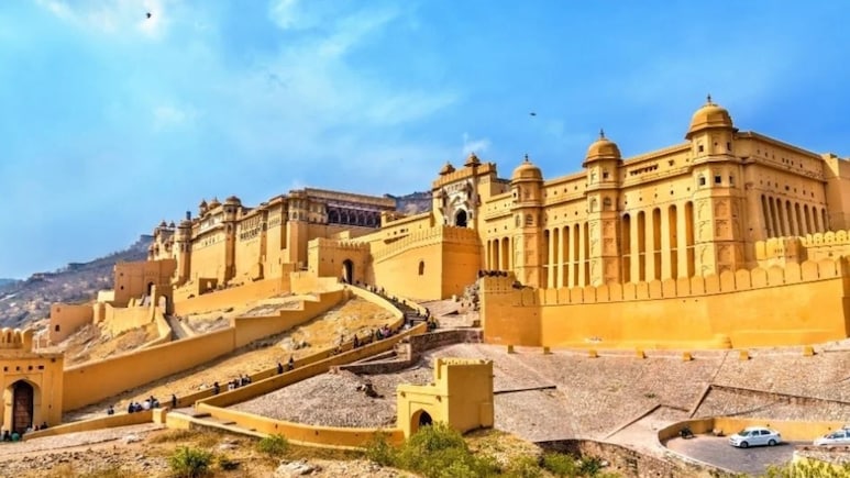Amer Fort: जयपुर के आमेर महल ने टूरिज्म में तोड़े पुराने रिकॉर्ड, देशी-विदेशी सैलानियों को खूब भा रहा फोर्ट