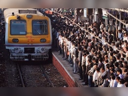 Commuter's 'Protruding' Backpack Behind Thane Train Accident That Killed 5 Commuter's 'Protruding' Backpack Behind Thane Train Accident That Killed 5