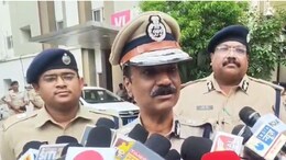 MP DGP: रेप की घटना रोकना पुलिस के बस में नहीं, मोबाइल और परिवार है जिम्मेदार- एमपी के डीजीपी का अजीबो गरीब बयान