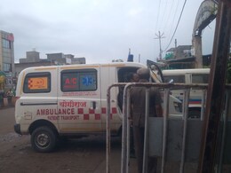 Akola News : भयंकर! रुग्णवाहिका कुत्र्याला धडकली, संतापलेल्या मालकानं पेशंटचा जीव घेतला! Akola News : भयंकर! रुग्णवाहिका कुत्र्याला धडकली, संतापलेल्या मालकानं पेशंटचा जीव घेतला!