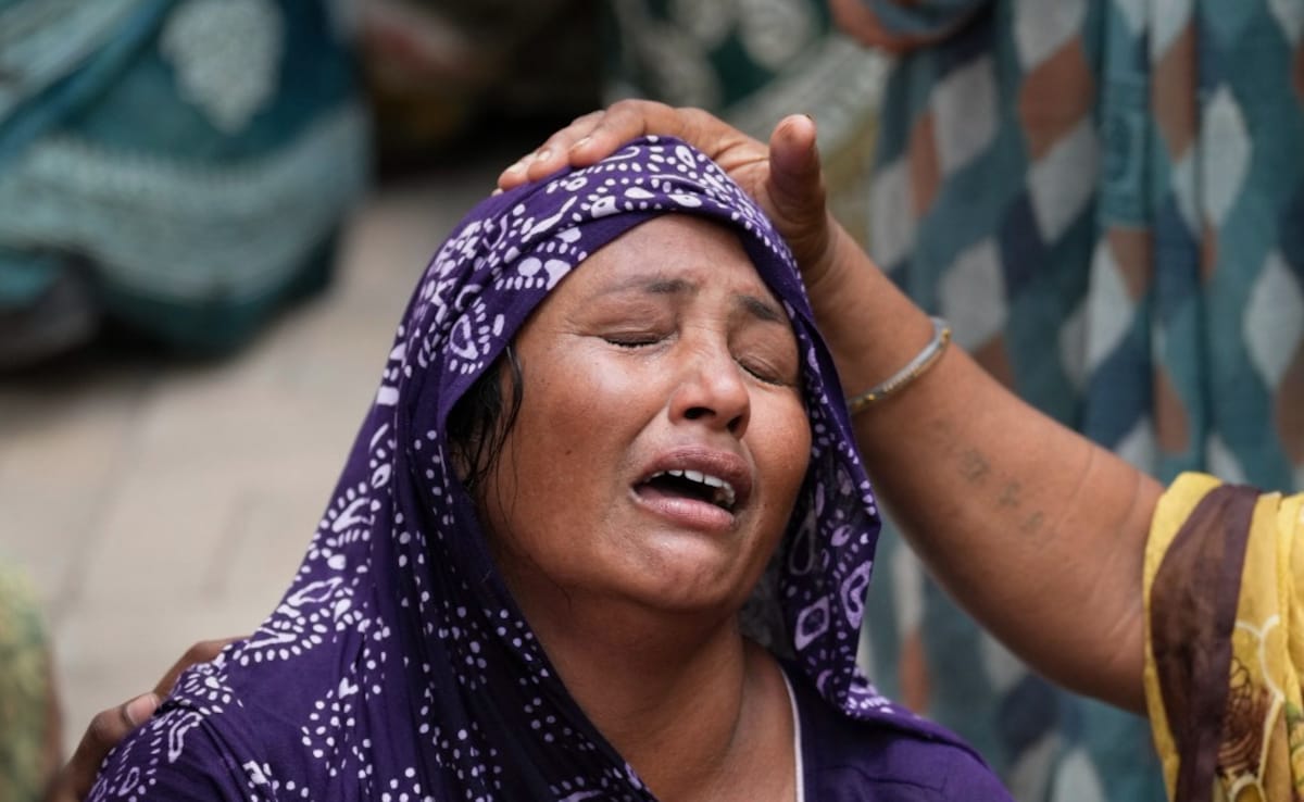एअर इंडिया के प्लेन क्रैश हादसे में ग्वालियर जिले के एक किसान के 19 साल के बेटे आर्यन राजपूत की मौत हो गई. वह अहमदाबाद में डॉक्टरी की पढ़ाई कर रहा था. एअर इंडिया के प्लेन क्रैश हादसे में ग्वालियर जिले के एक किसान के 19 साल के बेटे आर्यन राजपूत की मौत हो गई. वह अहमदाबाद में डॉक्टरी की पढ़ाई कर रहा था.