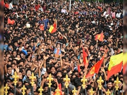 बेंगलुरु भगदड़ मामला: क्यों गिरी पुलिस कमिश्नर पर गाज? जानें पूरी कहानी बेंगलुरु भगदड़ मामला: क्यों गिरी पुलिस कमिश्नर पर गाज? जानें पूरी कहानी