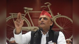 सीधा खड़ा होकर जवाब दे सरकार... ट्रंप के टैरिफ पर बोले मनीष तिवारी, अखिलेश ने साधा निशाना