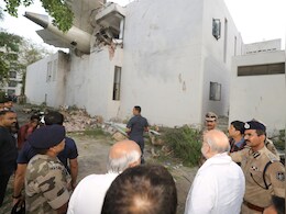 बिखरे सूटकेस, टेबल पर रखा खाना,  क्रैश के बाद अहमदाबाद के बीजे हॉस्टल मेस का नजारा दिल दहलाने वाला   बिखरे सूटकेस, टेबल पर रखा खाना,  क्रैश के बाद अहमदाबाद के बीजे हॉस्टल मेस का नजारा दिल दहलाने वाला