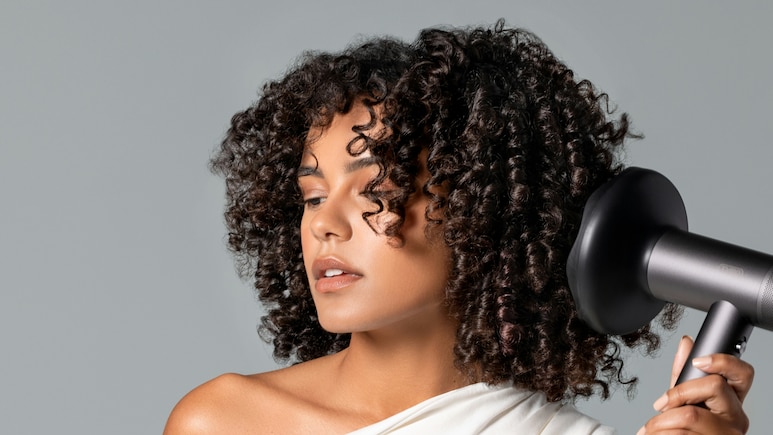 मानसून में बालों में नमी के कारण नहीं होगा डैंड्रफ, ये hair dryers देंगे आपको इंस्टेंट रिजल्ट मानसून में बालों में नमी के कारण नहीं होगा डैंड्रफ, ये hair dryers देंगे आपको इंस्टेंट रिजल्ट