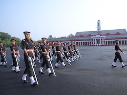 आईएमए पासिंग आउट परेड: भारतीय सेना को मिले 419 जांबाज अधिकारी, 9 देशों के 32 कैडेट्स भी पास आईएमए पासिंग आउट परेड: भारतीय सेना को मिले 419 जांबाज अधिकारी, 9 देशों के 32 कैडेट्स भी पास